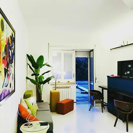 בית נופש The Pool House סורנטו