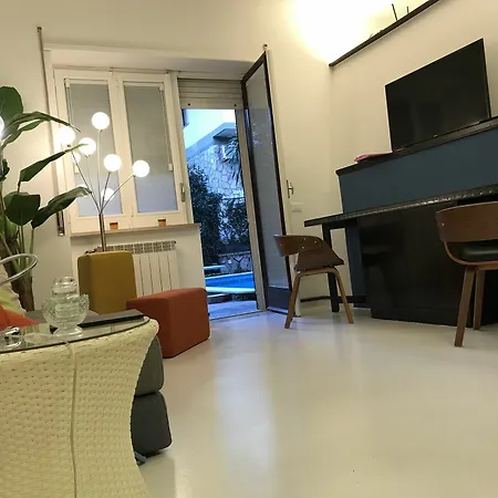 בית נופש The Pool House סורנטו