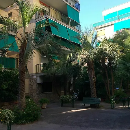 The Pool House בית נופש *